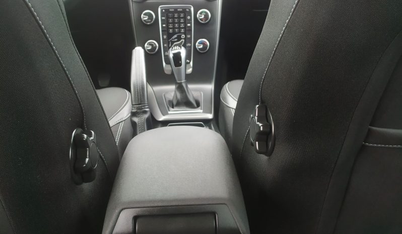 VOLVO V40 2.0 D3 Momentum completo
