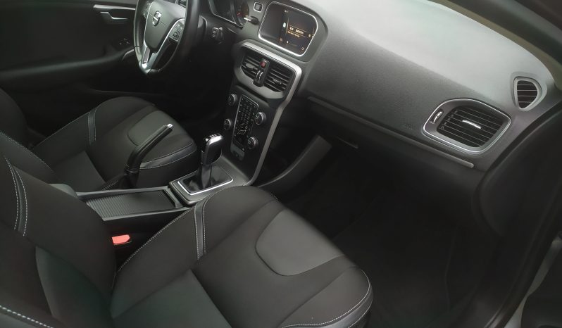 VOLVO V40 2.0 D3 Momentum completo