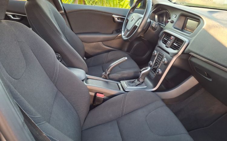 Volvo V40 Cross Country 2.0 D2 Kinetic Geartronic completo