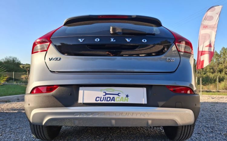 Volvo V40 Cross Country 2.0 D2 Kinetic Geartronic completo